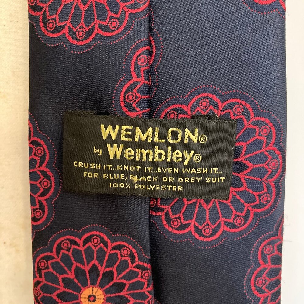 Wemlon by Wembley Embossed Flower Neck Tie - Picture 6 of 6